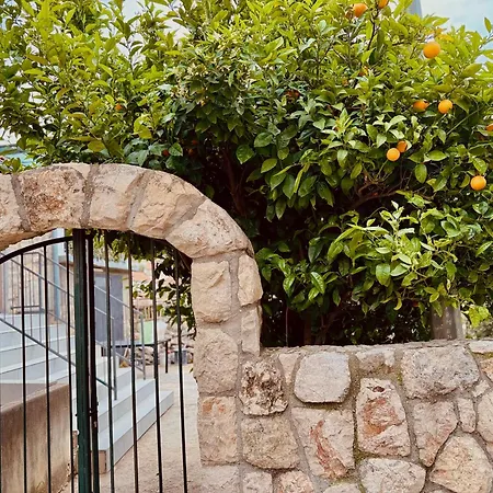 Get Garden Apartman *